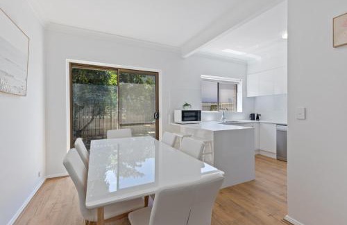 Glenelg South House | Elegant 3-Bed Home Steps from Sunny Glenelg Beach