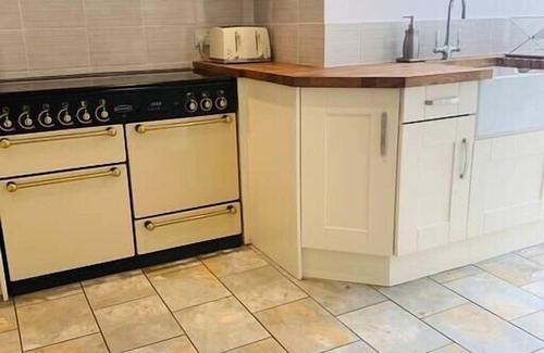 Warminster House | Elegant 3BD Edwardian Home Warminster