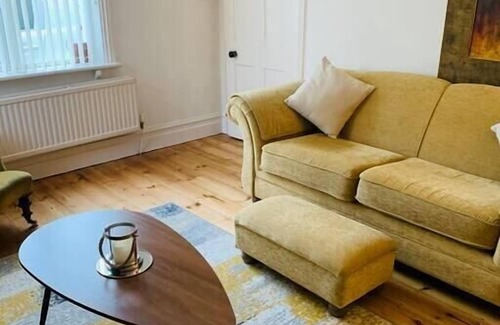 Warminster House | Elegant 3BD Edwardian Home Warminster