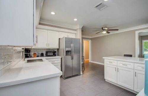 Garden Oaks House | Elegant 3BR 2BA-10 min ~ Downtown & Galleria Houston