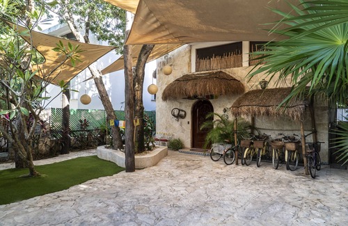 Playacar Villa | Elegant 4 bedroom Villa with Bikes Included and 120 Paces to a Beautiful Ocean