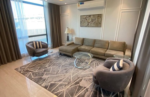 Budaiya House | Elegant 4 Bedroom Bungalow with all inside amenities.Good for 10 family members