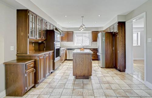 Lawrence Heights Villa | Elegant 6BR Grand Villa in Highland Hill
