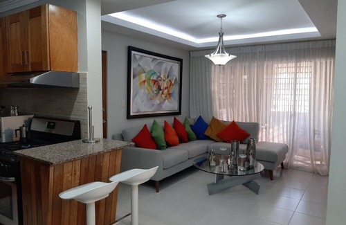 Santo Domingo Oeste Apartment | Elegant and secure in Altos de Alameda, Santo Domingo Oeste, A/C, Netflix, wifi.