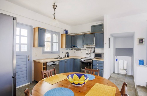 Kea Villa | Elegant and charming Villa Petra & Thea with a swimming pool and great sea view.