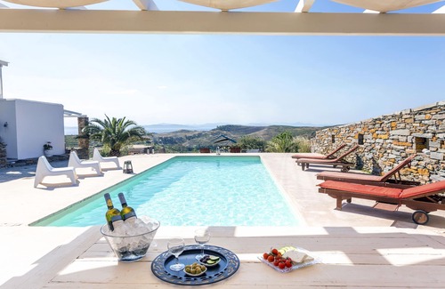 Kea Villa | Elegant and charming Villa Petra & Thea with a swimming pool and great sea view.