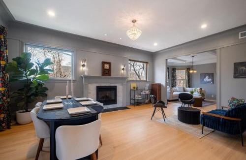 Rogers Park Apartment | Elegant and Chic 2Bed 2Bath steps from the lake!