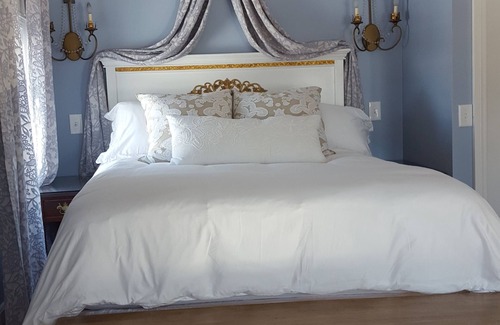 Lansing Bed & Breakfast | Elegant and Historic Farmhouse B&B with Farm-to-Table Breakfast Near Ithaca
