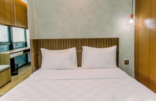 Pinang Apartment | Elegant and Nice 1BR at The Smith Alam Sutera Apartment By Travelio