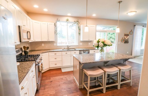 Yelm House | Elegant and peaceful this is home is an absolute retreat place!