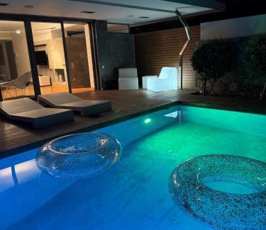Voula House | Elegant and Private Living by Neuvel