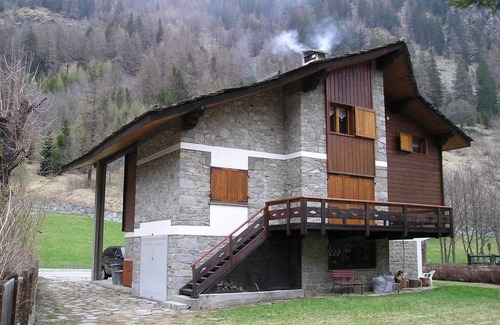 Gressoney-Saint-Jean Apartment | Elegant apartment in typical chalet with garden