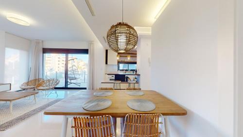 Els Arenals del Sol Apartment | Elegant apartment with pool AC and balcony