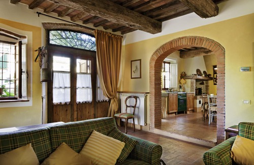Gambassi Terme Apartment | ELEGANT APARTMENT WITH POOL IN THE MIDDLE OF TUSCANY. WINE TASTINGS