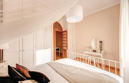 Campitelli Apartment | Elegant Apartment Behind the Colosseum