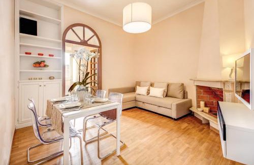 Campitelli Apartment | Elegant Apartment Behind the Colosseum