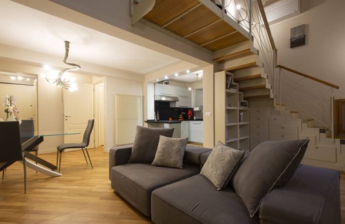 Pistoia House | Elegant apartment close to main square with beautiful view