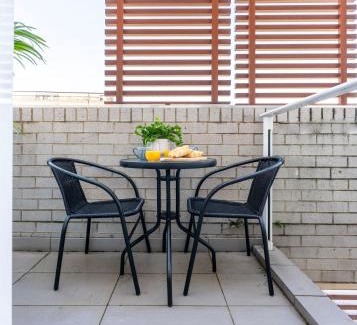 Newtown Apartment | Elegant Apartment, Heart of Newtown with Secure Parking