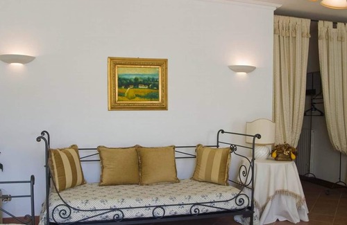 Santa Maria del Giudice Apartment | Elegant apartment in a villa near Lucca,A/C,WI-Fi, village walking distance,G
