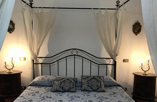 Santa Maria del Giudice Apartment | Elegant apartment in a villa near Lucca,A/C,WI-Fi, village walking distance,G