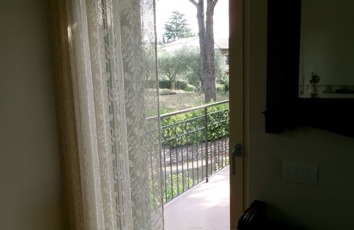 Garda Villa | Elegant apartment, villa surrounded by greenery a stone's throw from the lake and the village