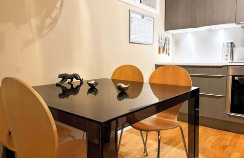 Tromso Apartment | Elegant Apartment with Northern Lights View Central Tromsø