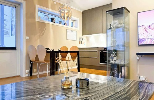 Tromso Apartment | Elegant Apartment with Northern Lights View Central Tromsø