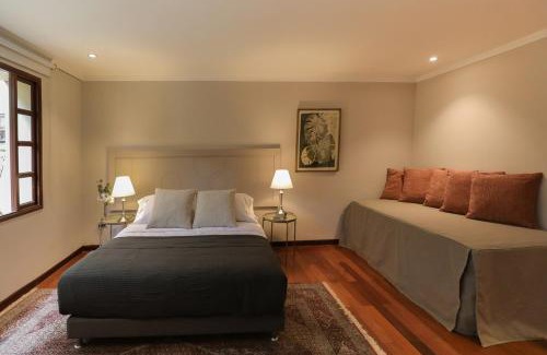 Financial District Apartment | Elegant Apt in Zona G Modern & Sophisticated 301