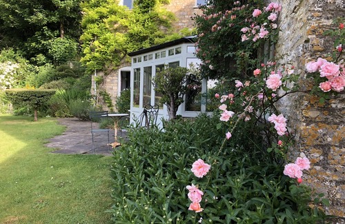 Stroud House | Elegant, Artistic 18th Century Cotswold Country Home with stunning woodland view
