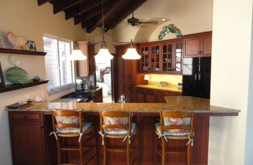 Estate Hansen Bay Villa | Elegant Beachfront Villa with Pool, private path to Secluded Beach and Kayaks!