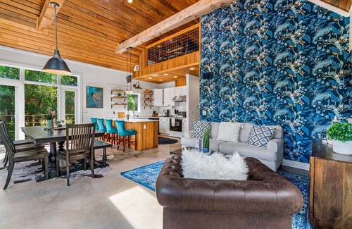 Kyle Cabin | Elegant Birdhouse Cabin with 🔥Heated🔥 Cowboy Pool