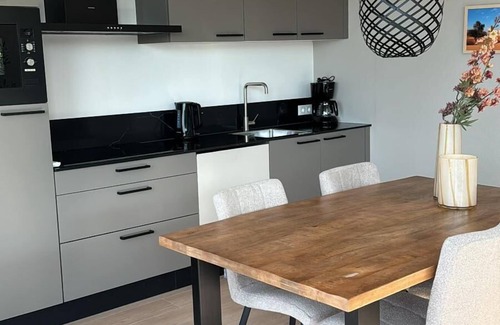 Lathum House | Elegant chalet for 4 people with 2 bathrooms, a terrace, free WiFi, and a luxury kitchen.