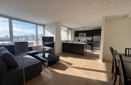 Richmond City Centre Apartment | Elegant &comfortable room1B &1B apartment perfect location