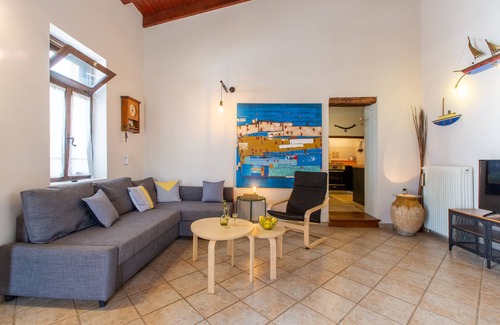 Perivolia House | ELEGANT COSY STONE HOUSE 6 km FROM CITY CENTER