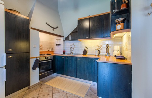 Perivolia House | ELEGANT COSY STONE HOUSE 6 km FROM CITY CENTER