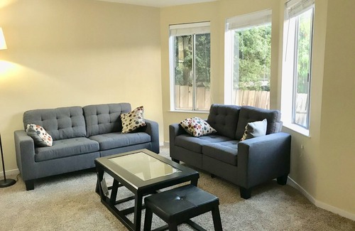 Richmond House | Elegant Cottage in Quaint Point Richmond for Extended Stay