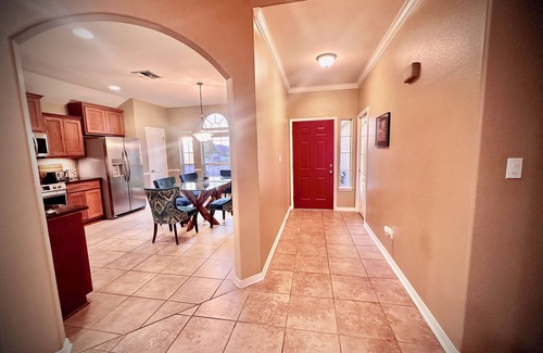 Victoria House | Elegant cozy cottage located in the heart of Victoria, Texas,
