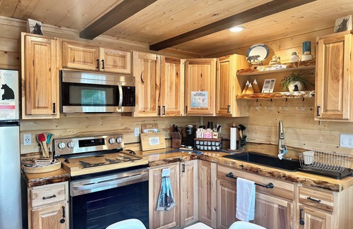Big Lake Cabin | Elegant, Cozy Cub Cabin near Lake with a Full Kitchen & Laundry Unit in Big Lake