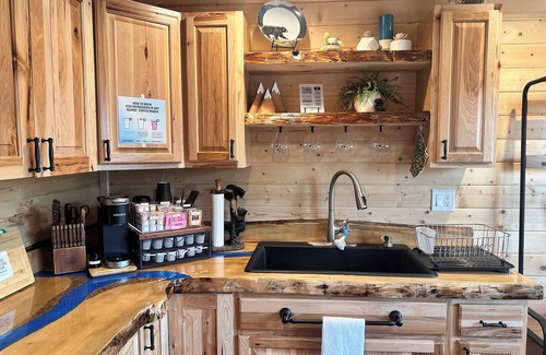 Big Lake Cabin | Elegant, Cozy Cub Cabin near Lake with a Full Kitchen & Laundry Unit in Big Lake
