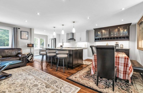Guelph House | Elegant/Cozy Detached House For Large Family/Group