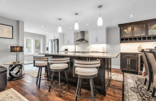 Guelph House | Elegant/Cozy Detached House For Large Family/Group