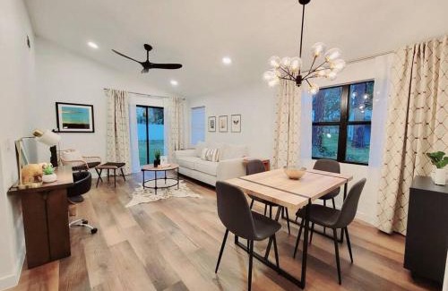 Orlando Apartment | Elegant Cozy Spot to unwind! UCF/MCO/Parks/Beach