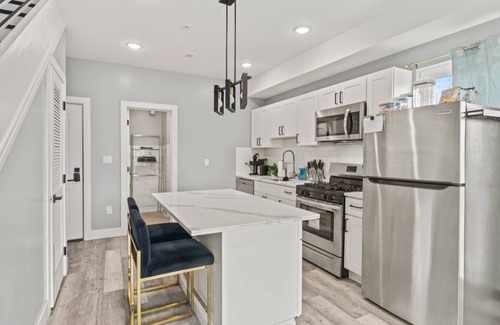 West Philadelphia Apartment | Elegant Escape 2-bedroom apartment in amazing Philadelphia with AC near ZOO