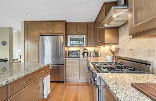Inglewood-Finn Hill House | Elegant Escape in Tranquil Setting