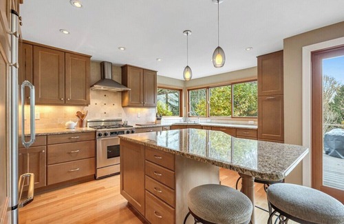 Inglewood-Finn Hill House | Elegant Escape in Tranquil Setting