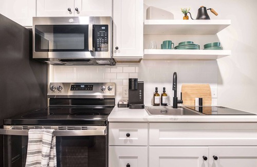 Macon Apartment | Elegant Etta James Inspired Stay Walk Score 63