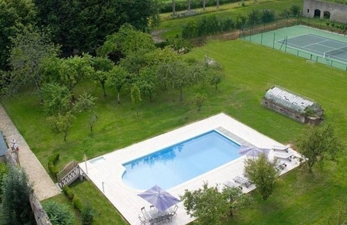 Yvetot-Bocage Cottage | Elegant historic castle with pool, tennis, and Wi-Fi in Yvetot-Bocage