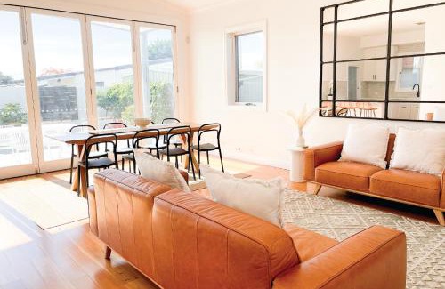 Wagga Wagga House | Elegant House Near Health Hub
