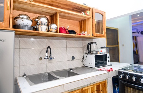 Lome House | Elegant House near the Beach in Lomé, agbavi – A/C & Wi-Fi Included