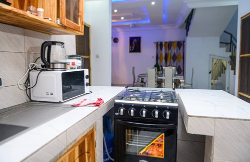Lome House | Elegant House near the Beach in Lomé, agbavi – A/C & Wi-Fi Included